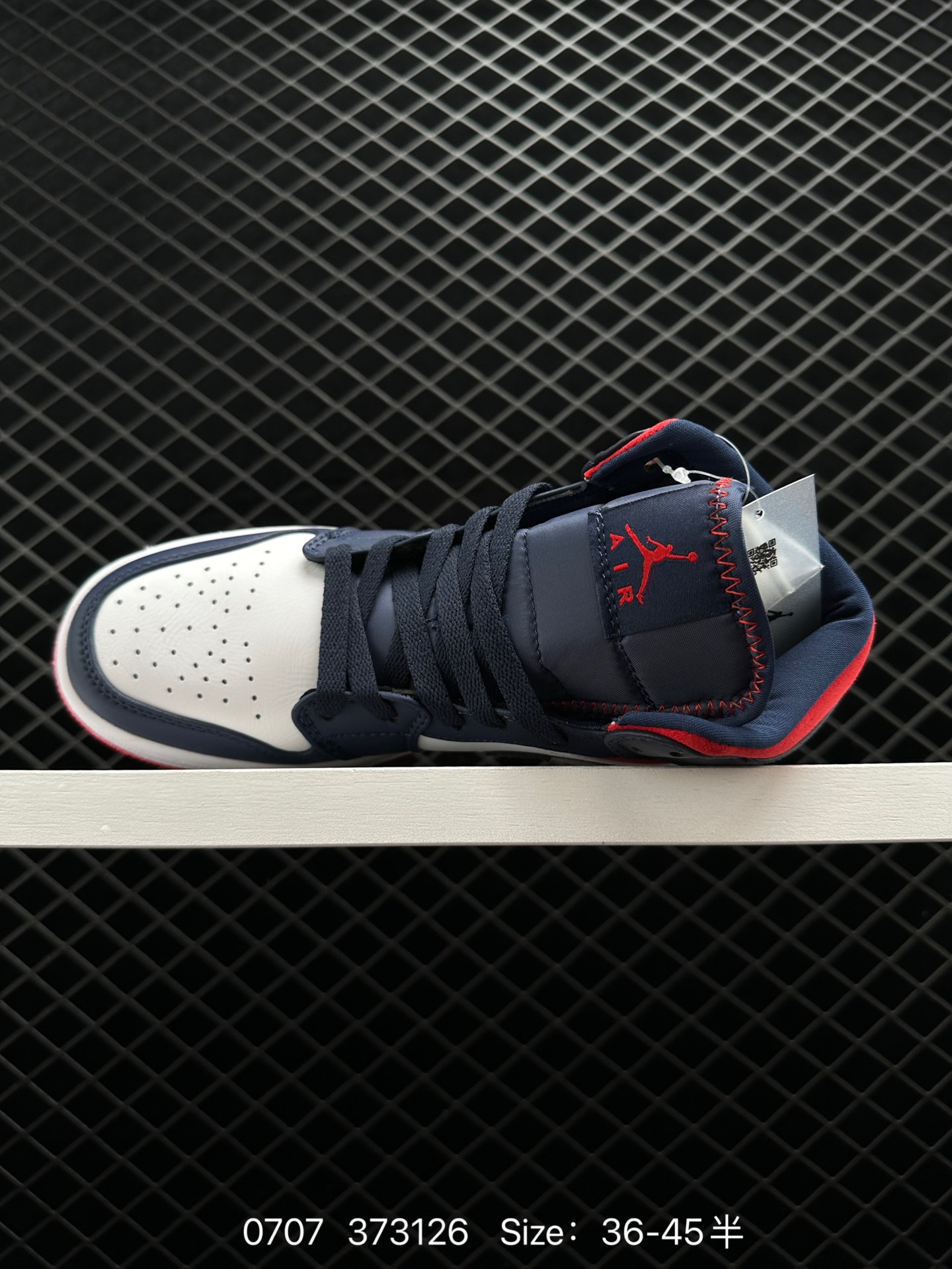 NIKE AIR JORDAN 1 MID